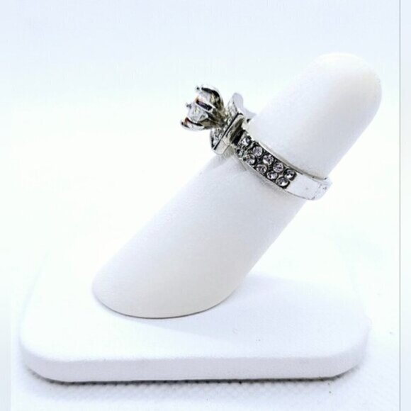 Eiffel Tower 4 Claw Zirconia Silver Tone Anniversary/ Engagement Ring - Picture 6 of 10